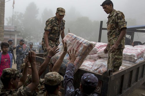 Вьетнам оказывает экстренную помощь своим гражданам, находящимся в Непале - ảnh 1